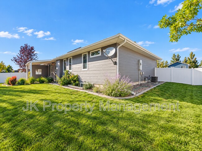 Foto del edificio - 328 35th Ave NE