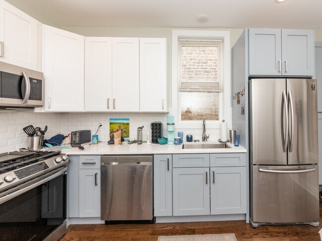 Foto del edificio - 2145 W Webster Ave