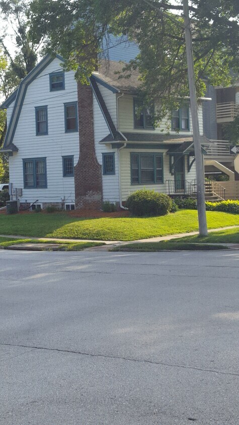 Primary Photo - 629 Iowa Ave