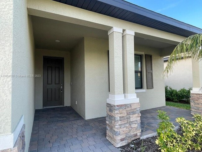 Building Photo - 14617 Cantabria Dr