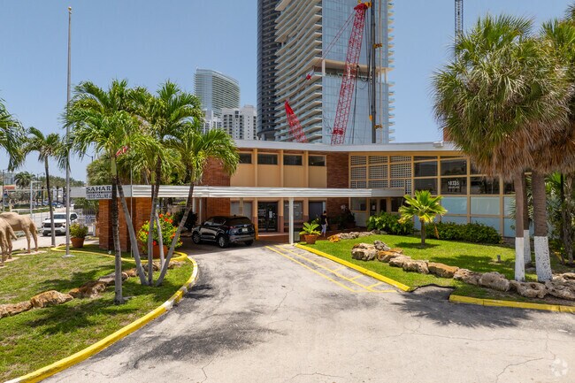 Building Photo - 18335 Collins Ave