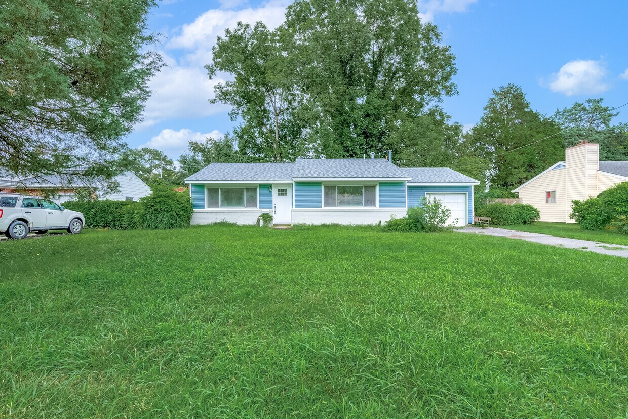 Primary Photo - 652 Cunningham Rd