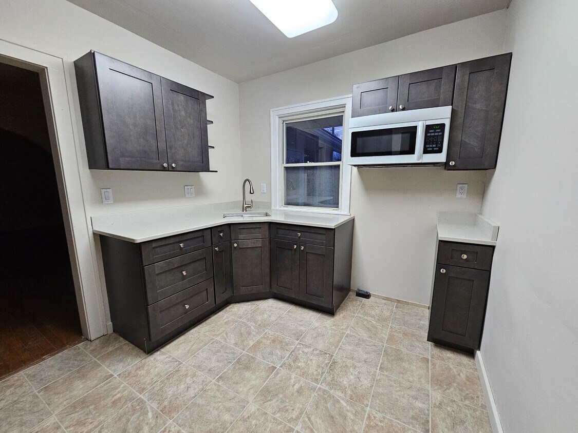Foto principal - 3 Bedroom, Great SE location, near Mt Vern...
