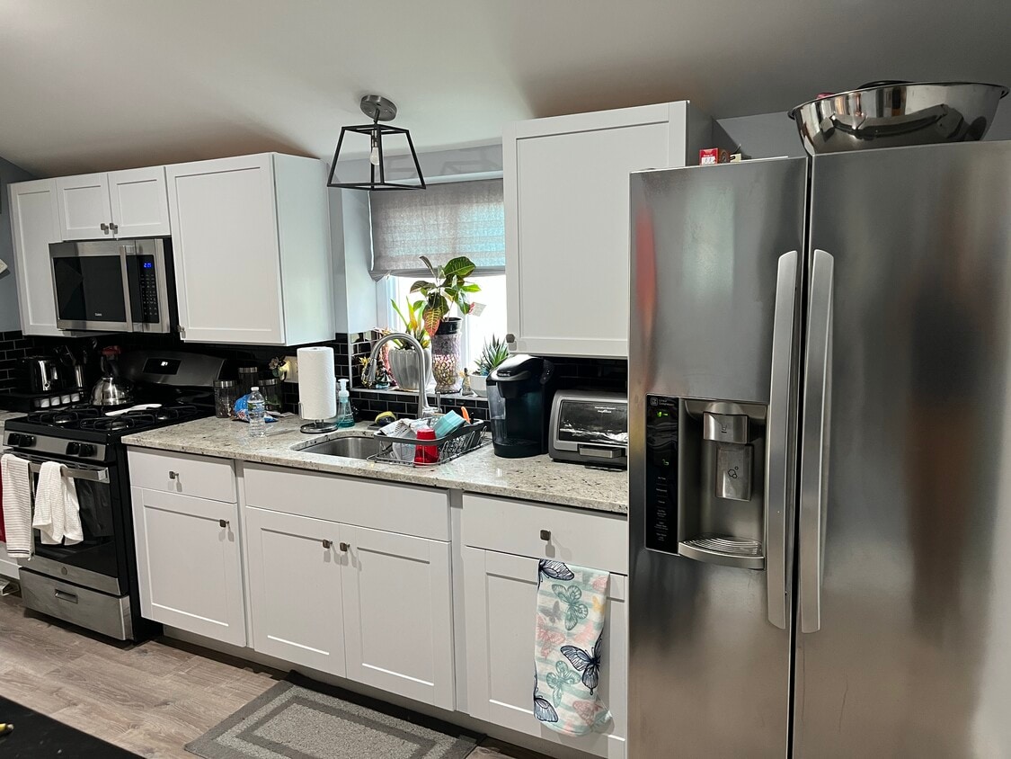 Foto principal - 8020 S Prairie Ave