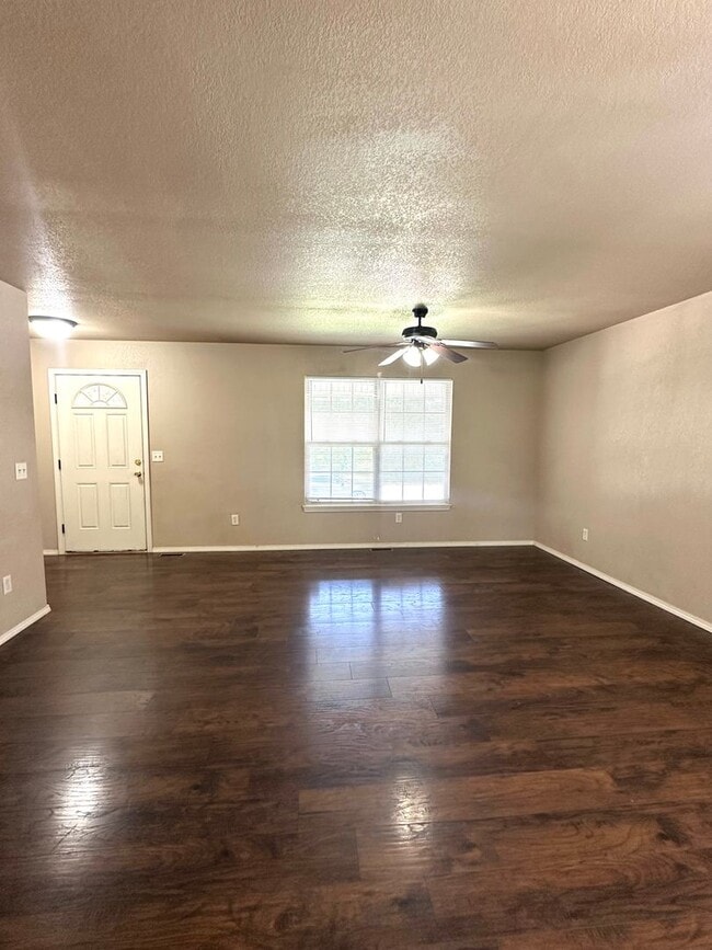 Building Photo - Spacious 3 Bedroom Home with 2-Car Garage