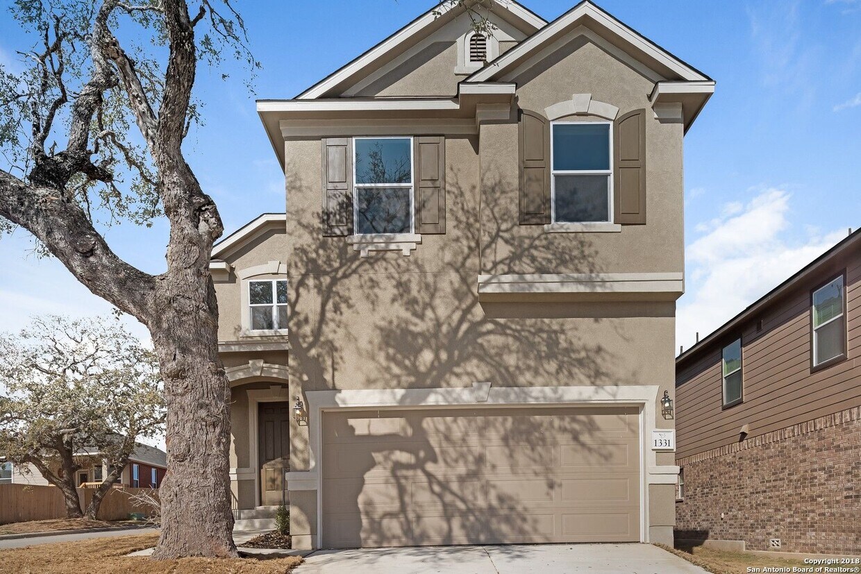 Foto principal - Charming Two-Story Rental Home on Corner L...