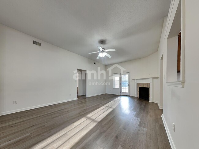 Building Photo - 7068 Crape Myrtle Dr