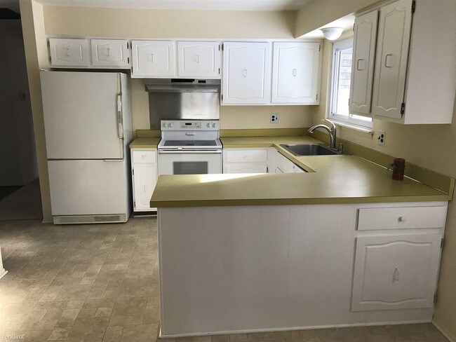 Building Photo - 35133 Drake Heights Dr