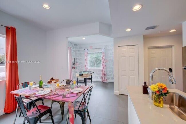 Foto del edificio - 346 NW 35th St