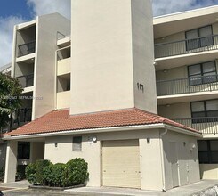 Building Photo - 117 Lake Emerald Dr
