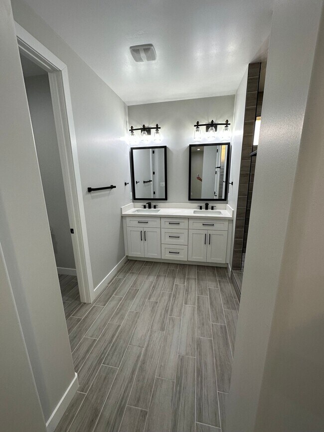Foto del edificio - 36824 W Whitton Ave