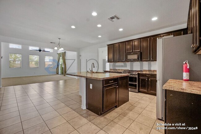 Foto del edificio - 8779 N 89th Dr