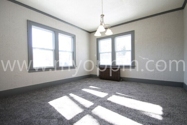 Building Photo - 3325 N 42nd St