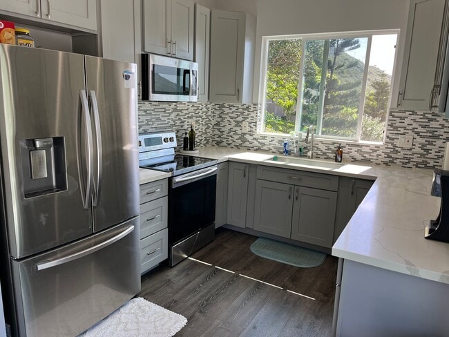 Building Photo - Beautifully fully furnished standalone 2-bedroom, 2-bathroom unit with breathtaking views!