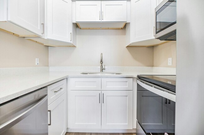 Foto del edificio - 6746 Carnelian Ave