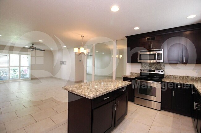 Foto del edificio - 4610 N 68th St