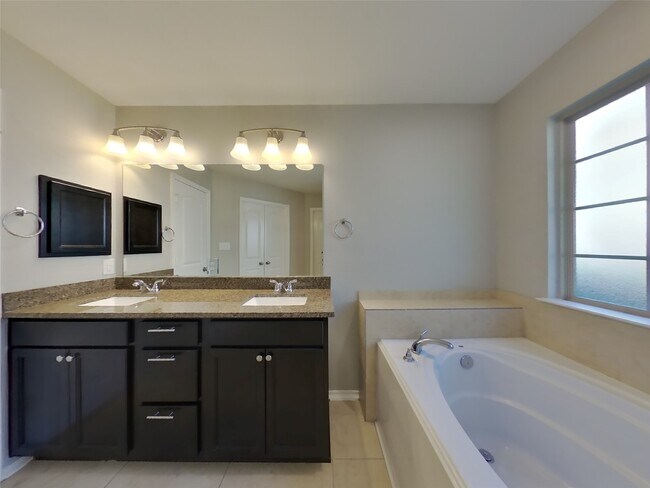 Foto del edificio - 1937 Briar Grove Dr