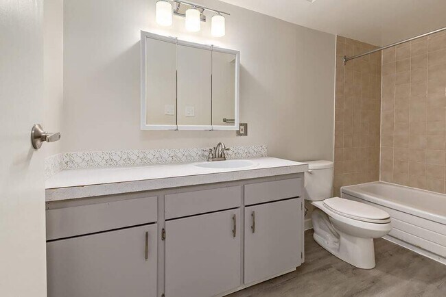 Photo du bâtiment - Jason Apartments