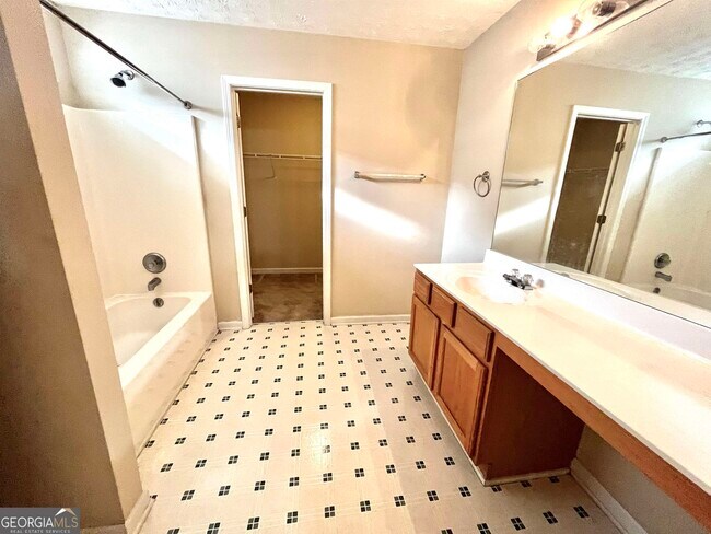 Building Photo - 449 Crested View Dr