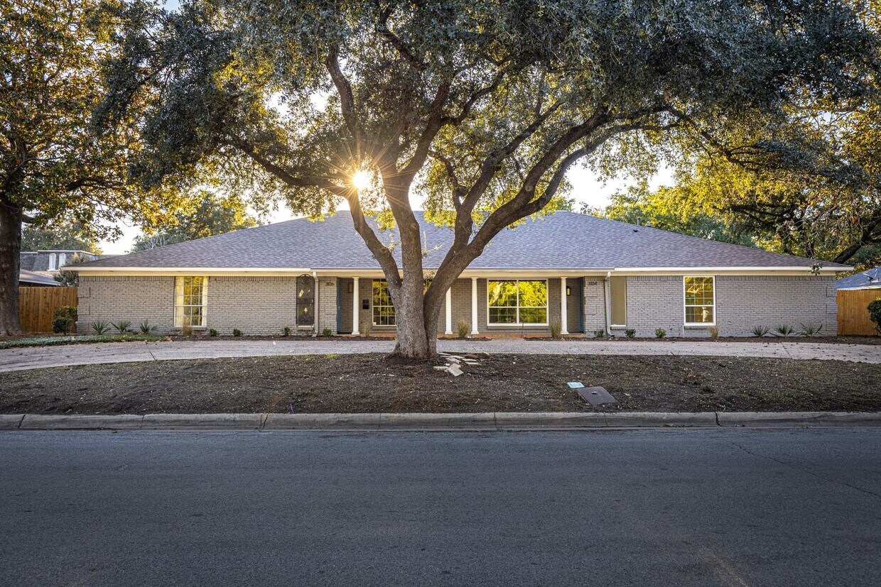 Primary Photo - NEWLY RENOVATED DUPLEX ACROSS FROM OVERTON...