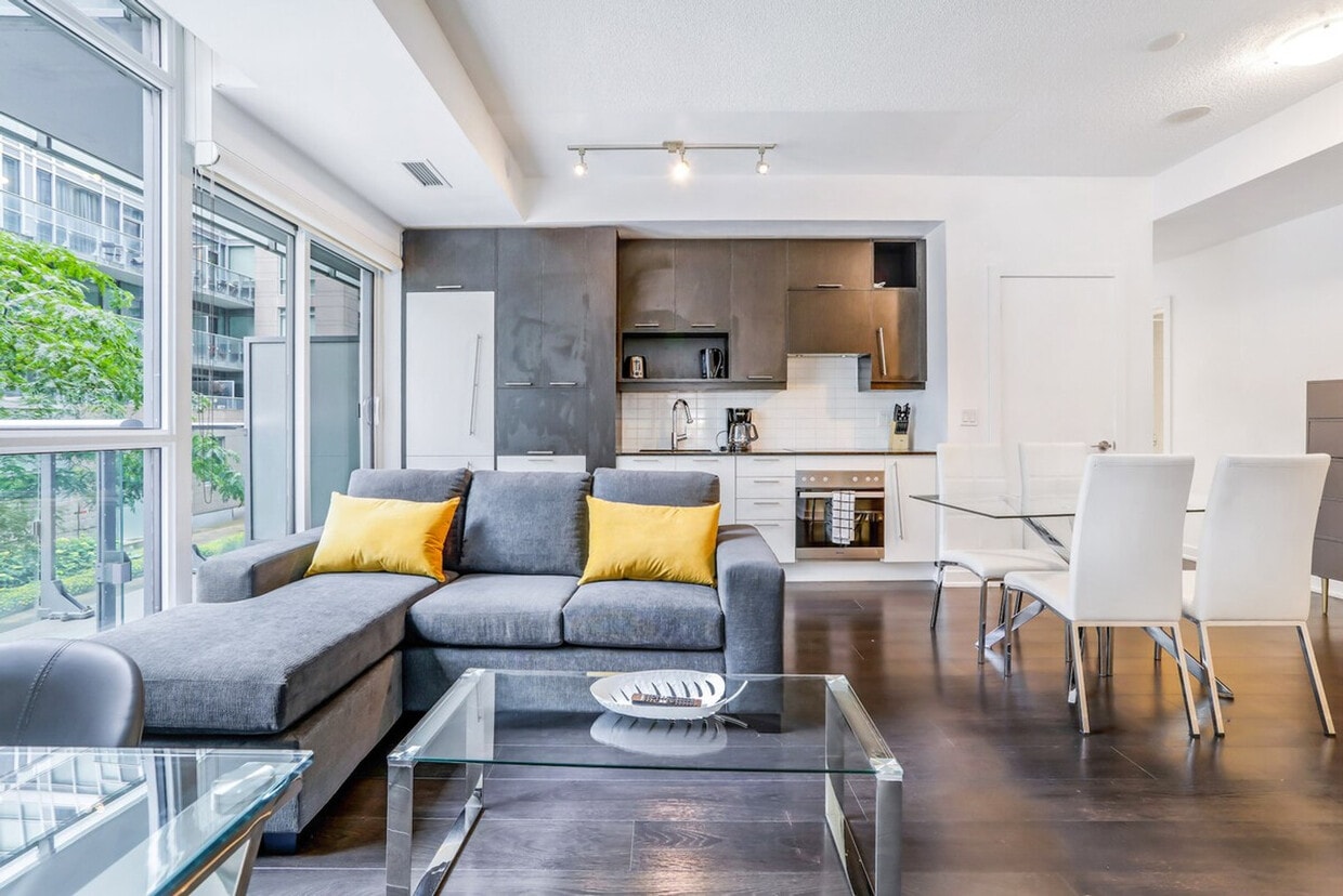 Photo principale - 150 Simcoe St