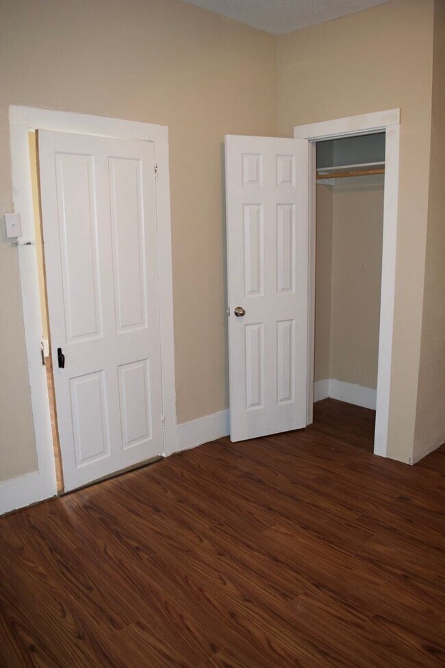 Building Photo - Beautifully Updated 3-Bedroom Home Near Downtown