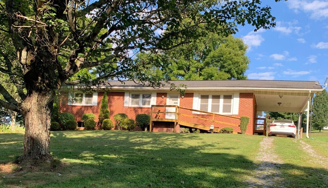 3 Bedroom / 2 Bath Piney Flats, TN - 3 Bedroom / 2 Bath  Piney Flats, TN