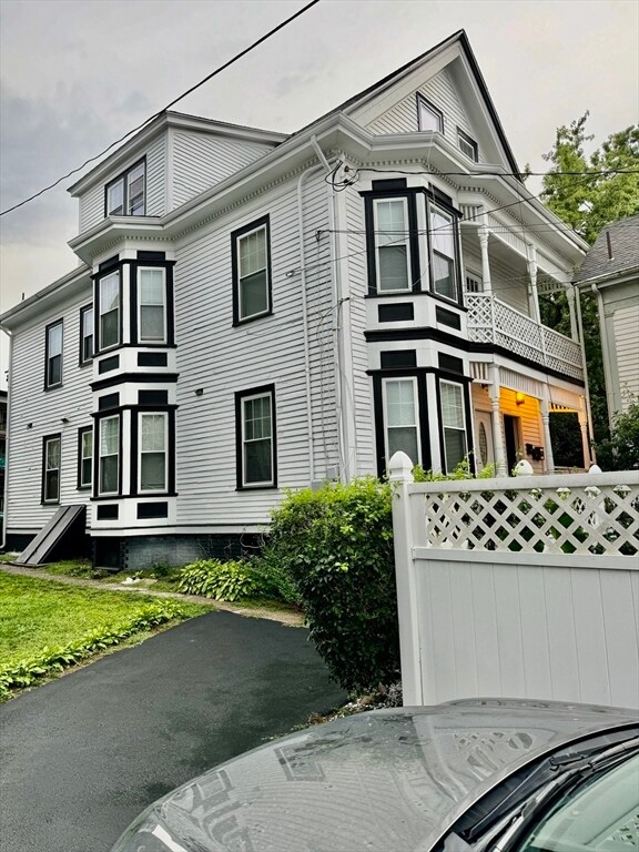 Primary Photo - 8 Oneida St