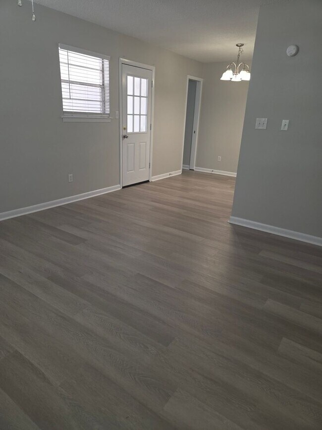 Foto del edificio - 503 Tall Pines St