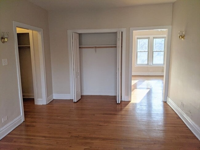 Building Photo - 908 Reba Pl