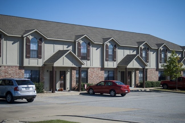 Foto del edificio - Hidden Lake Townhomes