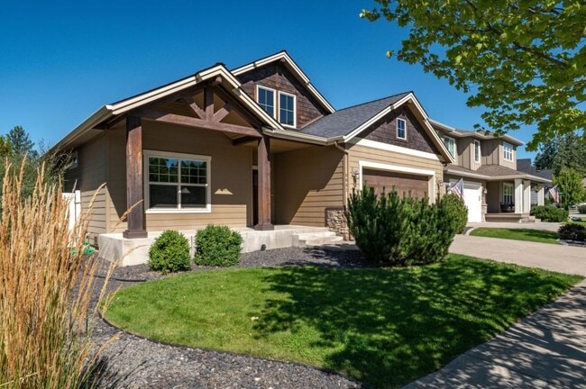 Building Photo - 6683 N Madellaine Dr