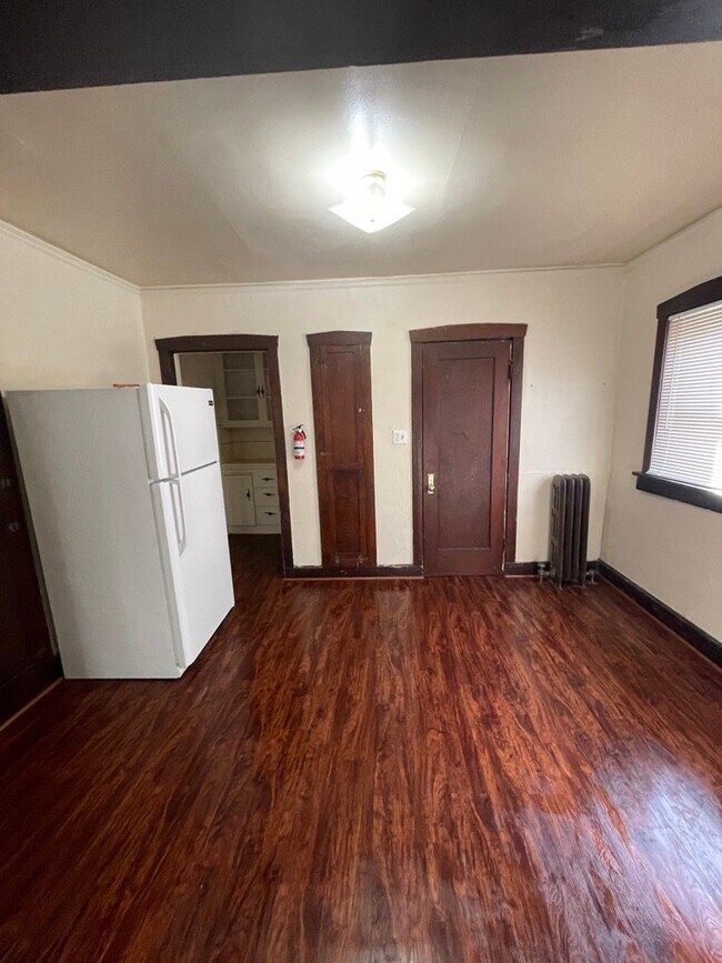 Foto del edificio - 228 E 1st Ave