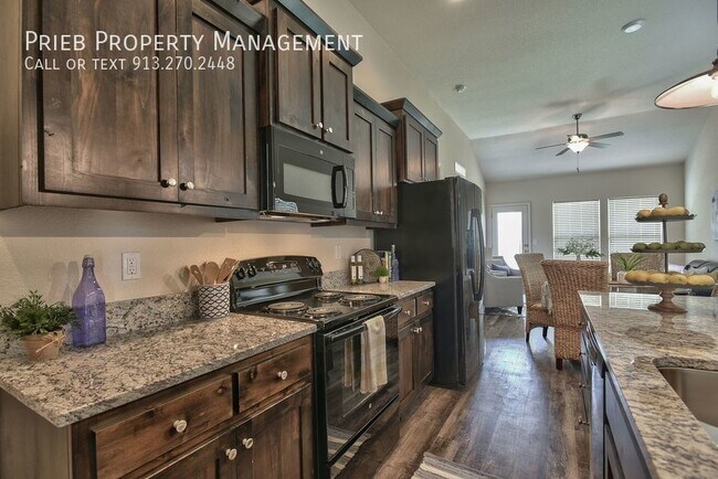 Building Photo - Reserve Townhome - Available March 21st