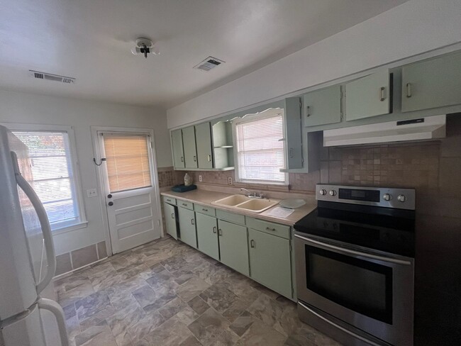 Foto del edificio - Lakebottom Area! Move In Special! 2 Weeks ...
