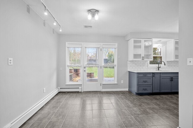 Building Photo - 2434 Parcells Cir