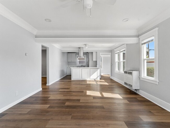 Building Photo - 1926 Lime Ave