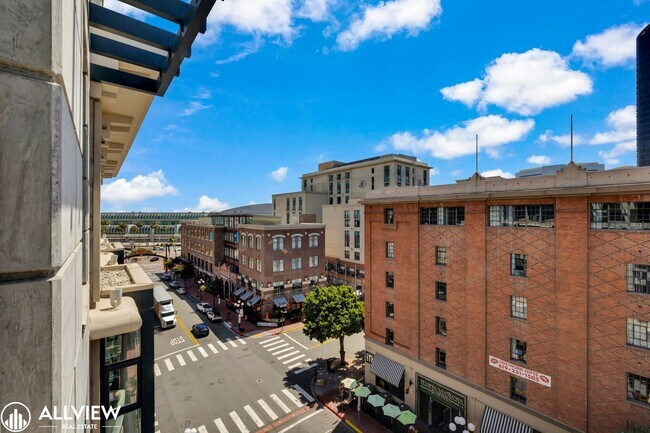 Foto del edificio - Location, Luxury, and Lifestyle – Top Floo...