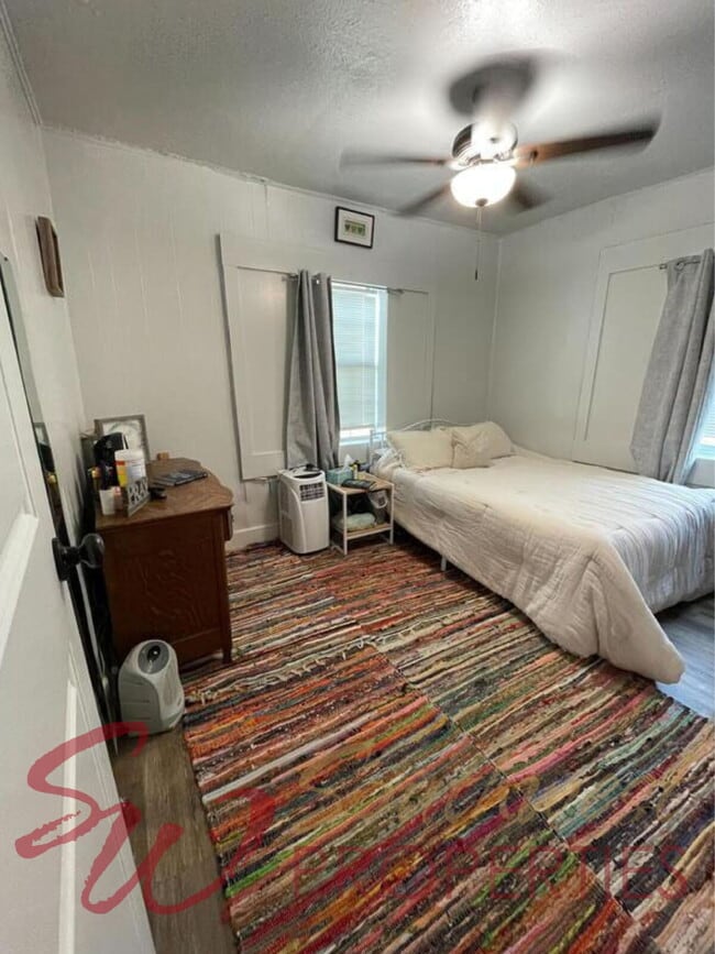 Building Photo - Your own private 1 bedroom oasis!