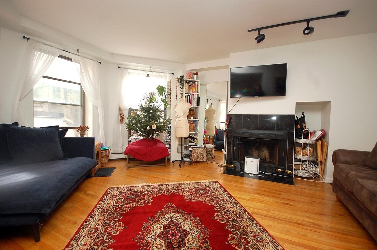 Primary Photo - 723 Washington St