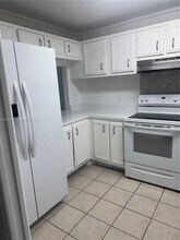Building Photo - 9410 Live Oak Pl