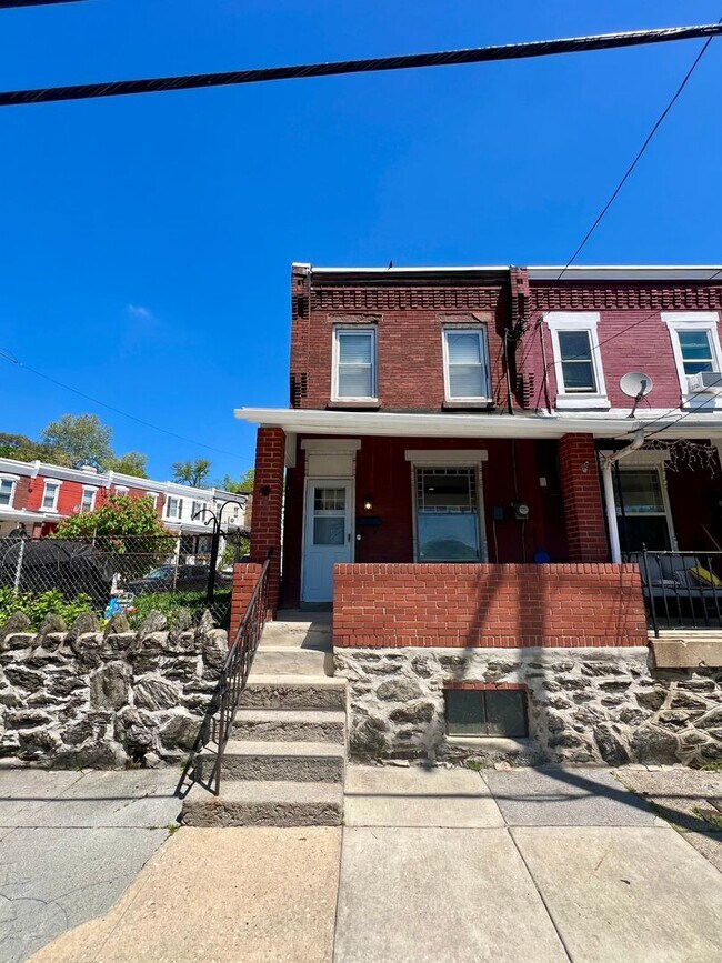Foto del edificio - Gorgeous 3-Bedroom Townhome in East Falls! Available June 1st!