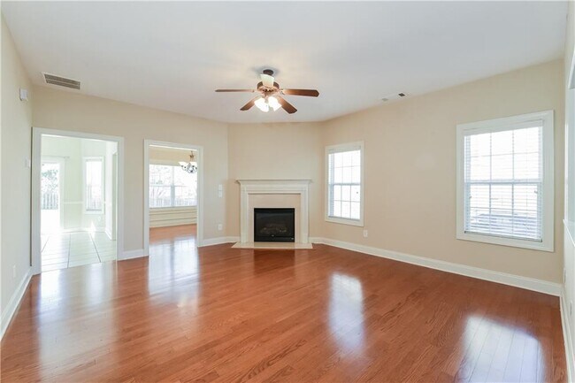 Building Photo - 889 Pine Cove Dr SW