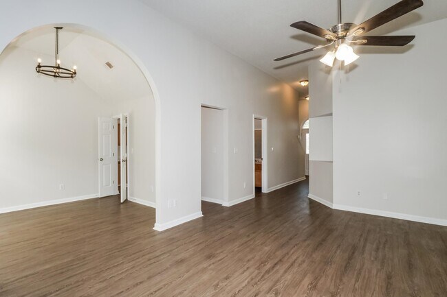 Foto del edificio - 4451 Lunsford Dr