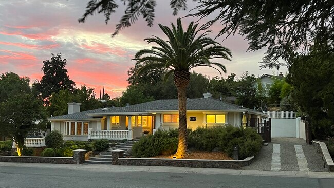 Building Photo - 5077 Cocoa Palm Way