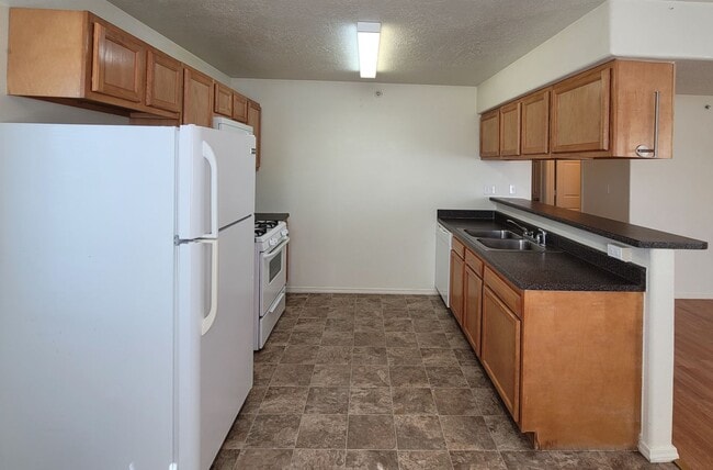 Building Photo - 509 Valencia Dr SE