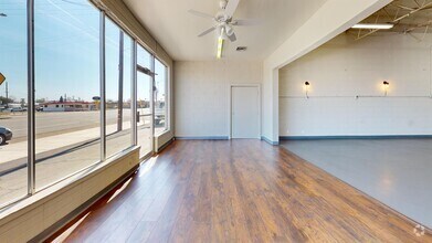 Building Photo - 3390 S Market St