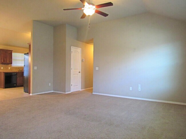 Foto del edificio - Charming Three Bedroom Home with a Storm S...