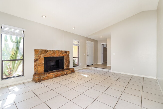 Building Photo - 5503 Bluejay Ln