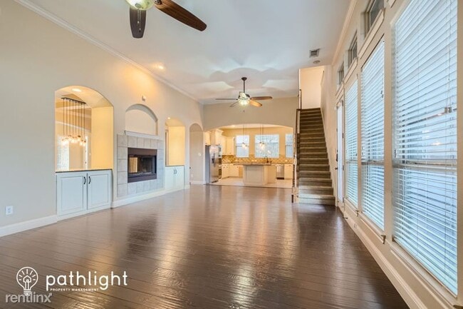 Foto del edificio - 5 br, 4 bath House - 727 Fairfax Lane UNIT